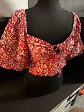 Red Floral Puff-Sleeve Crop Top - Brand Unspecified